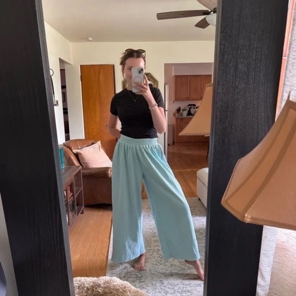 Urban Outfitters Light Blue Wide Leg  sweatpants Pants sz S/M - Picture 1 of 3